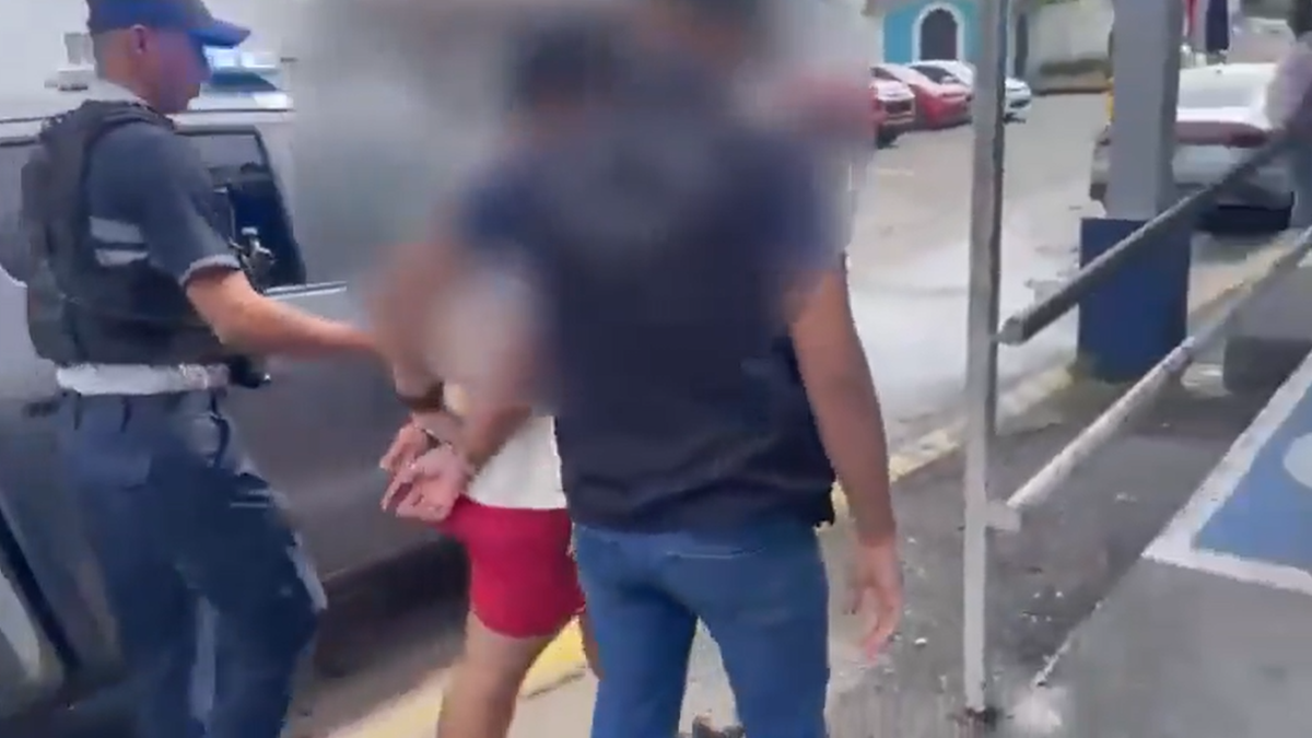 Rescatan a mujer colombiana presuntamente retenida en la avenida de Los Mártires. Rescatan a mujer colombiana presuntamente retenida en la avenida de Los Mártires.