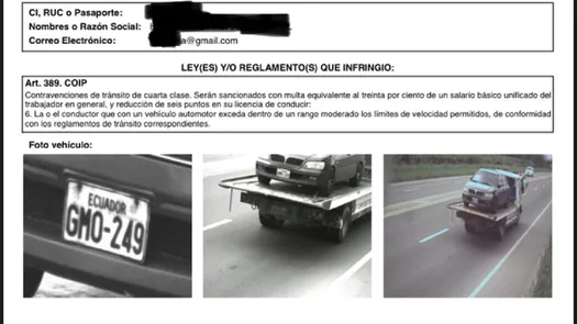 Junto a la boleta se enviaron tres fotografías en la que se le observa el vehículo sobre la grúa.