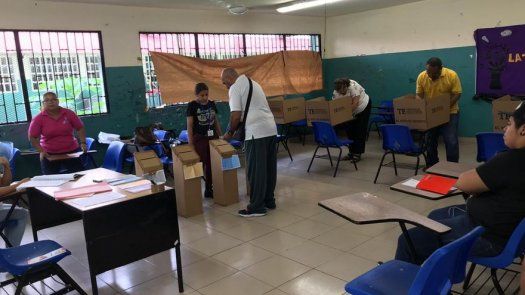 Cierran mesas de votación para inicio de conteo de votos de primarias panameñistas y FAD