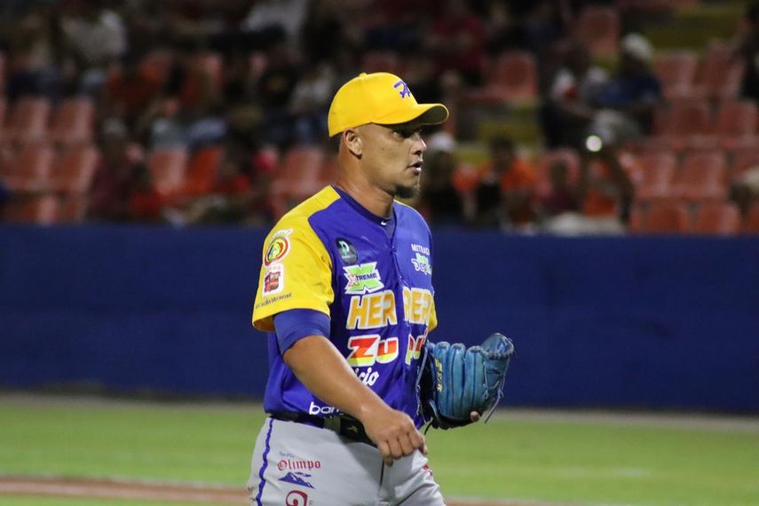 Béisbol Mayor 2025: Herrera gana para seguir en la lucha por cupo a la siguiente ronda