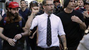 Facebook veta a cofundador de Vice y su grupo de derecha