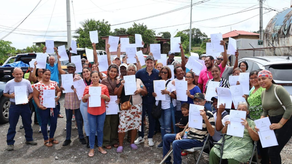 Banco Hipotecario entrega escrituras a familias colonenses