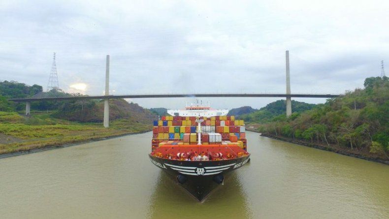 Pilotos del Canal de Panamá ensayan con minibuques antes de subir a neopanamax