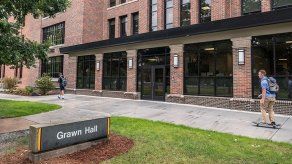 Muertos en el tiroteo en una universidad de EEUU son los padres de sospechoso