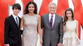 Catherine Zeta-Jones y Michael Douglas despiden el año en Cuba con sus hijos