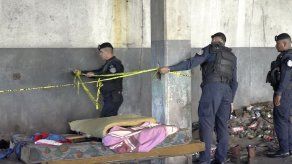 Un hombre murió en Colón tras caerle una losa