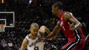 Parker sufre ligero tirón muscular en pierna derecha