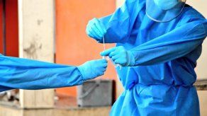Las autoridades piden a la población en general acatar las medidas de bioseguridad para mitigar los contagios de COVID-19.