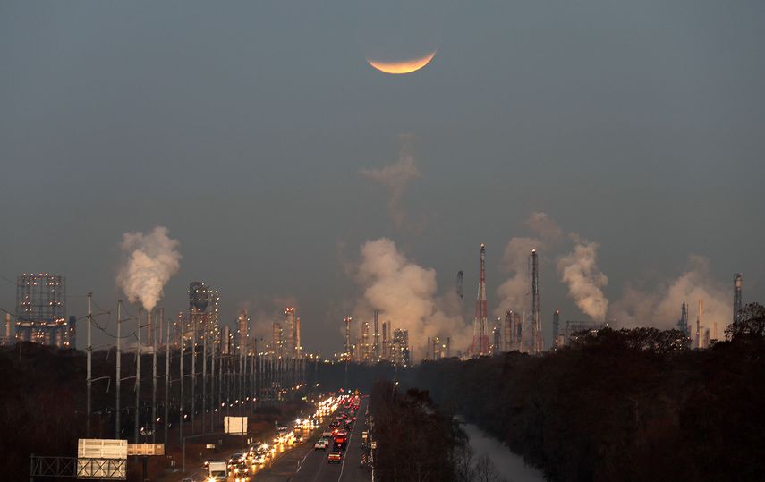 Su mayor temor ahora es que una planta de 4.500 millones de dólares diseñada para capturar carbono y generar energía a partir de hidrógeno haga más daño a la cuenca del lago Maurepas.