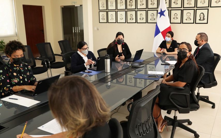 Reunión de actualización entre el MEF y el cuerpo diplomático panameño.