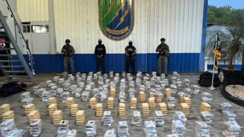 Ministerio Público decomisa 632 paquetes de presunta droga.