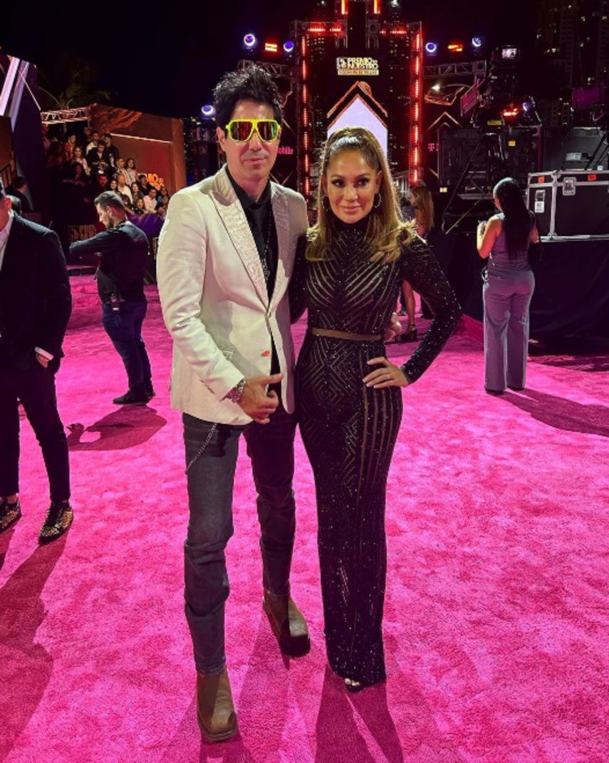 Emilio Regueira y JLo comparten grato momento.