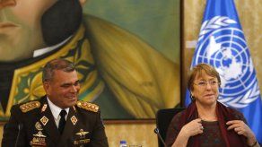 Venezuela: Ratifican en el cargo a ministro de Defensa