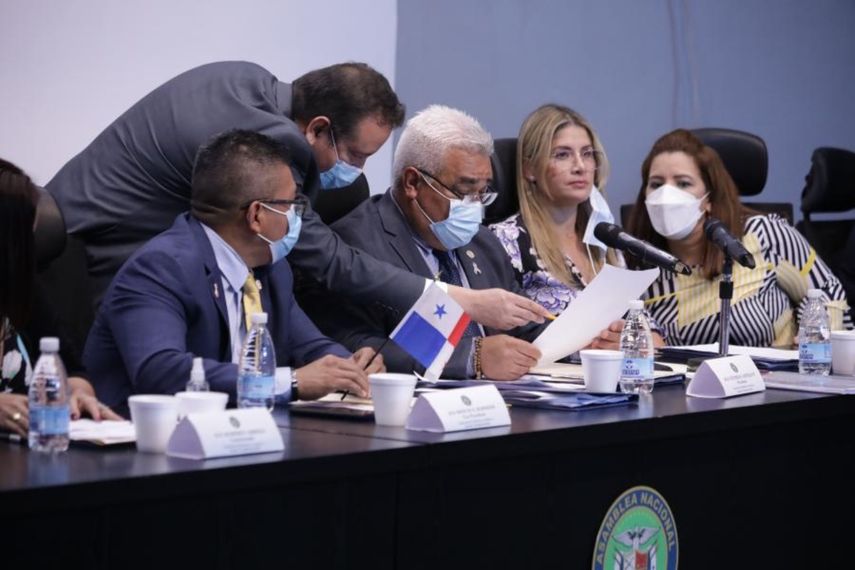 Discusión del proyecto de reformas electorales en la Comisión de Gobierno de la Asamblea Nacional.