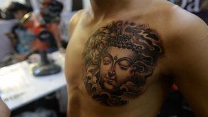 Birmania deportará a un turista español por tatuarse a Buda en la pierna