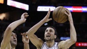 Ginóbili brilla desde la banca contra Atlanta