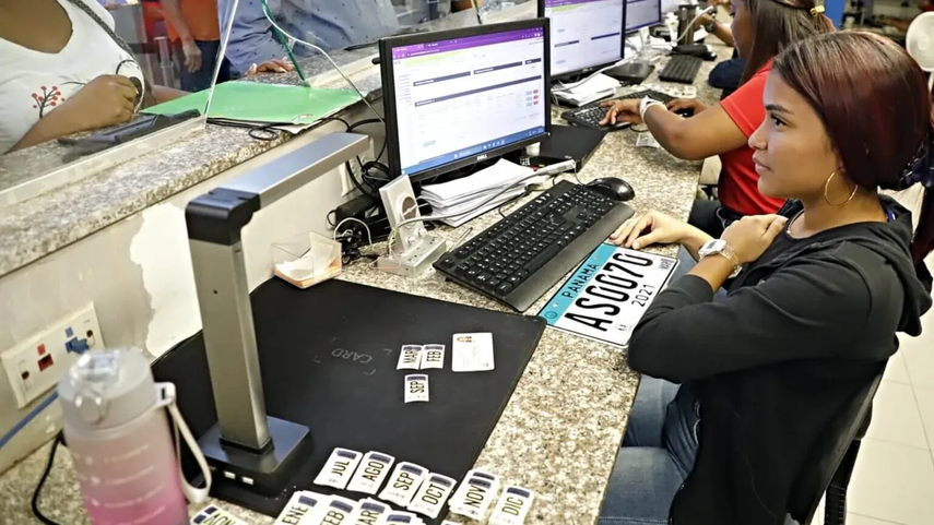 Entrega de calcomaías 2024 por la Alcaldía de Panamá