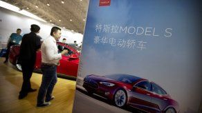 Tesla retira por error el término Autopilot en China