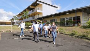 La ministra de Educación, Maruja Gorday de Villalobos realizó un recorrido en la Escuela Guillermo Endara Galimany.