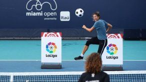 Muguruza y Puyol dan exhibición de fútbol-tenis en torneo de Miami