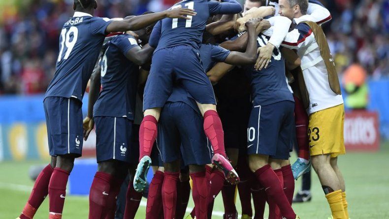 Francia debuta con triunfo ante Honduras 3-0 con doblete de Benzema
