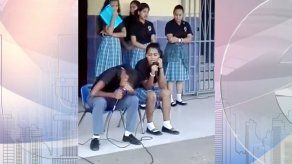 Jóvenes hacen homenaje a compañera que murió a manos de su padre