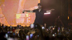 Enrique Iglesias emociona a seguidores en la ciudad mexicana de Durango