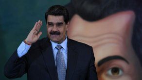 Maduro anuncia que mantendrá despliegue militar en frontera con Colombia