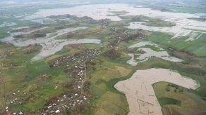 Campesinos en Filipinas arriesgan la vida por sus granjas ante el supertifón