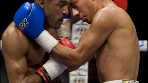 Mijares expone títulos supermosca del CMB y la AMB