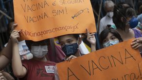 En Brasil hay sectores a favor y en contra de la vacunación para niños.
