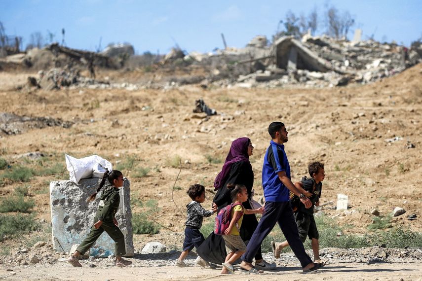 Israel cesa su ofensiva en Gaza y palestinos emprenden camino de regreso a sus hogares.