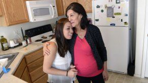 Peruana que dará a luz a su nieta en EEUU afirma estar muy feliz