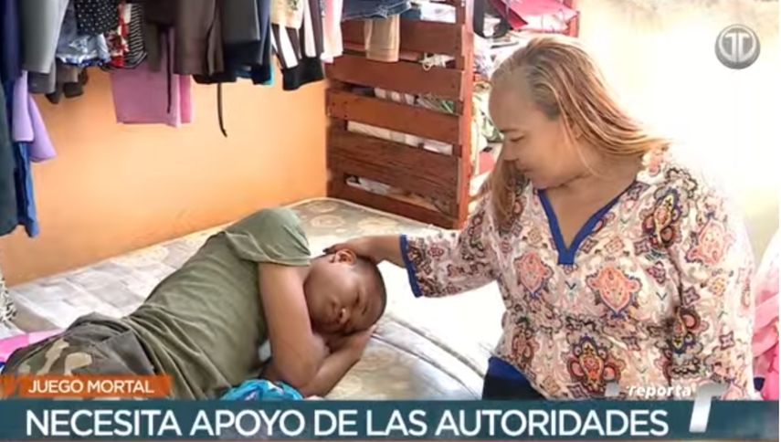 Madre pide apoyo de las autoridades para su hijo con encefalopatía hipóxica