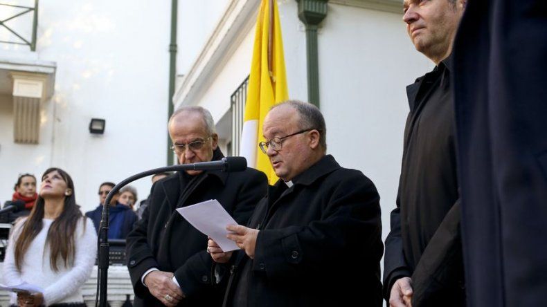 Enviados de papa Francisco se reúnen con laicos chilenos
