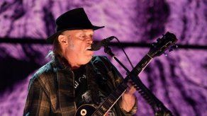 Neil Young confirma que se ha casado con Daryl Hannah