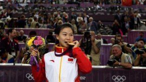 China Siling gana la primera medalla de oro en Londres 2012