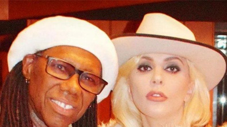 Nile Rodgers regala una guitarra de oro a Lady Gaga valorada en 100 mil dólares