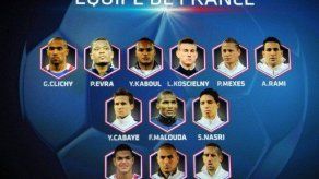 Francia da primera lista de 12 jugadores que juegan fuera