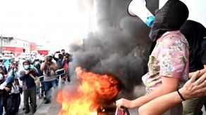 Guatemaltecos bloquearon carretera para pedir renuncia de presidente Giammattei