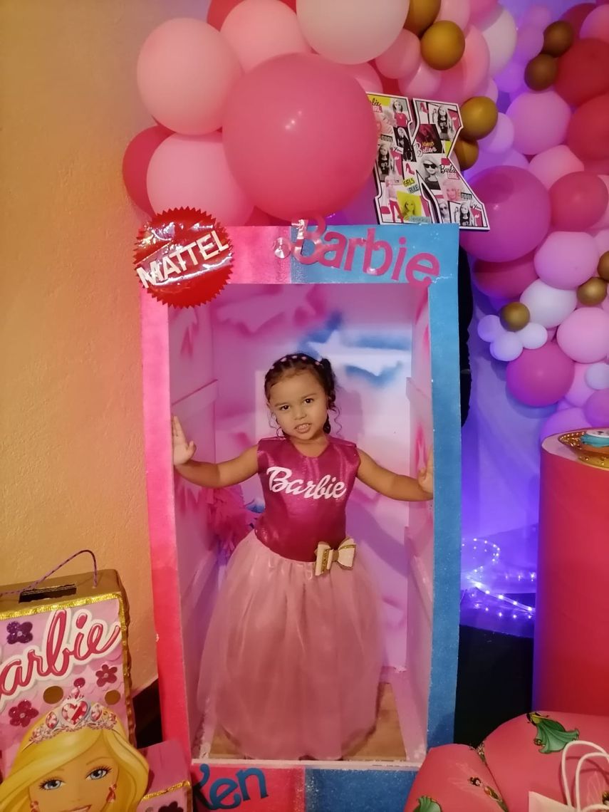 Caja de barbie para foto de fiestas infantiles
