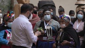 Boric comienza su gobierno en Chile junto a pueblos originarios