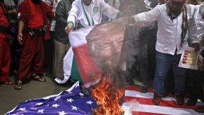 Indonesia: Queman banderas de EEUU en protesta por Jerusalén