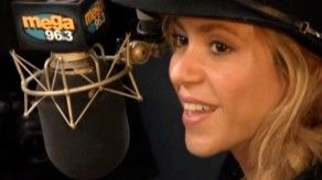 Shakira llega llena de sorpresas a la inauguración de una emisora en L.A.