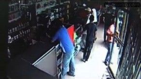 Cámara de seguridad capta robo a mano armada