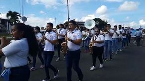 La Banda Musical del Colegio Moisés Castillo Ocaña, personal docente y administrativo salieron a las calles de La Chorrera a solicitar la reactivación de los trabajos de construcción en el plantel.