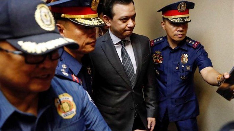 Arrestan a senador crítico con Duterte después de anular su amnistía