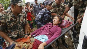 Nepal: Sacan heridos de aldeas próximas a epicentro de sismo