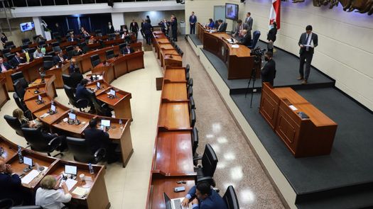 Reportan retraso en el Pleno de la Asamblea mientras diputados negocian sobre la ley de la CSS