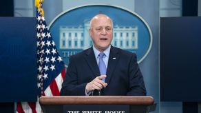 Mitch Landrieu, asesor sénior de la Casa Blanca.
